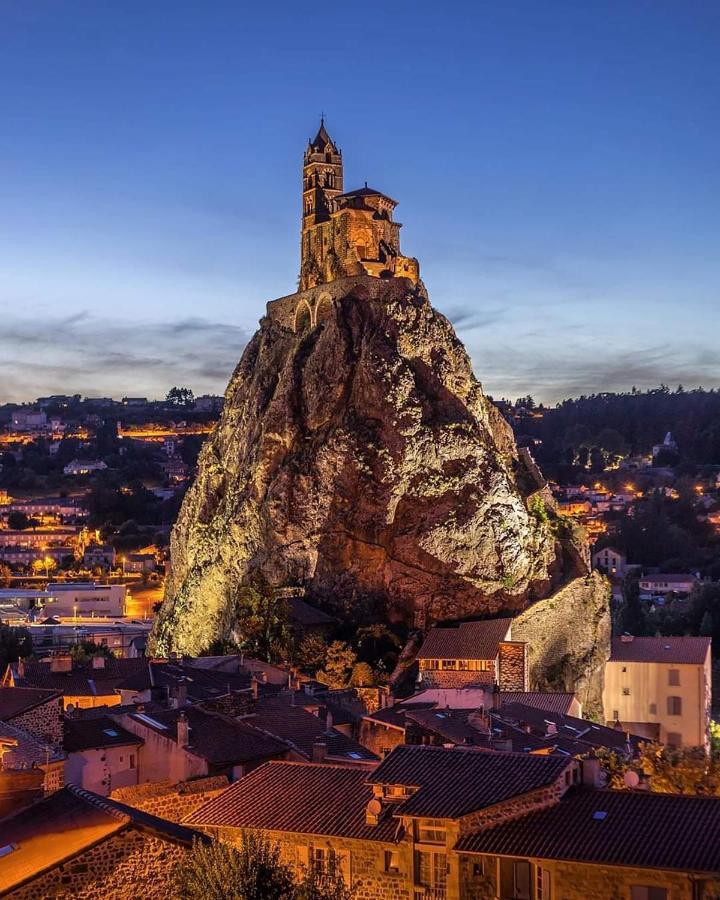 Maison Au Loup - Superbe Ancien Hotel Particulier Du Xvie Siecle Au Coeur De La Vieille Ville Du Puy Le Puy-en-Velay エクステリア 写真