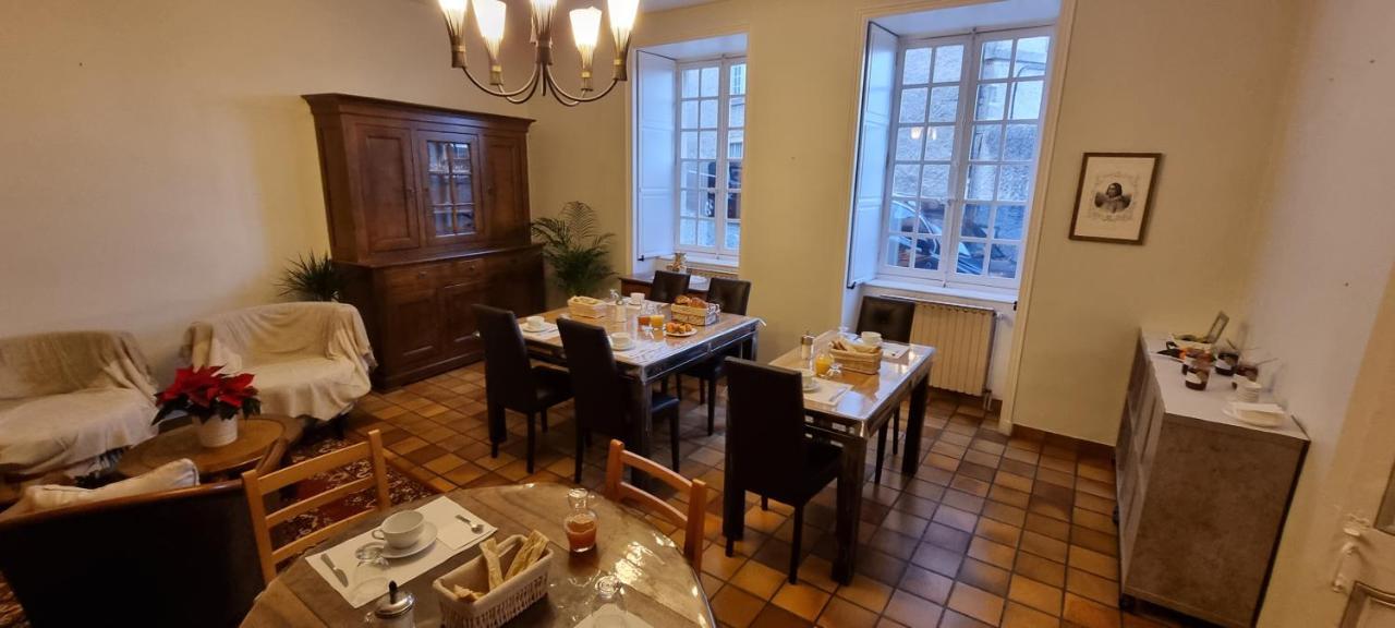 Maison Au Loup - Superbe Ancien Hotel Particulier Du Xvie Siecle Au Coeur De La Vieille Ville Du Puy Le Puy-en-Velay エクステリア 写真
